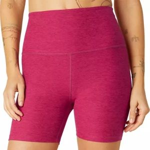 BEYOND YOGA Keep Pace Biker Shorts (Magenta, Size Small)